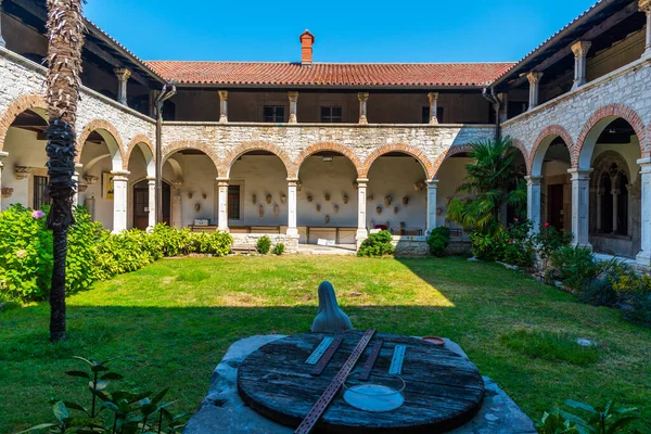 Hırvatistan Pula Kentindeki Francis Manastırı Kilise Manastırı — Stok fotoğraf