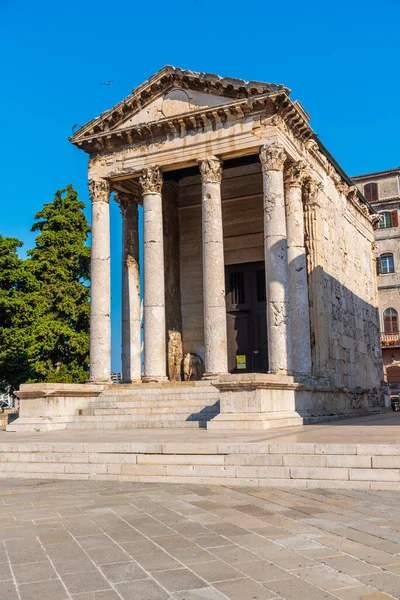 Temple Augustus Croatian Town Pula — стоковое фото