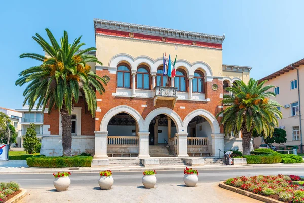 Hırvatistan 'ın Porec kentindeki belediye binası