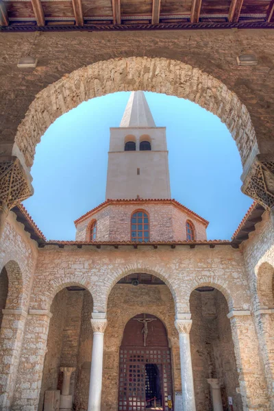 Atrium Van Bisschoppelijke Basiliek Porec — Stockfoto