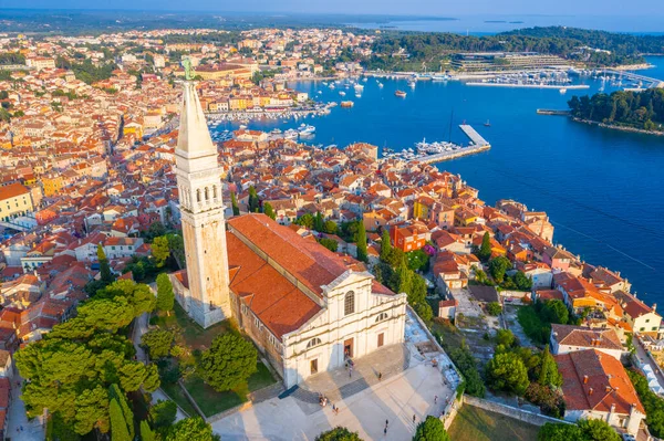 Hırvat kenti Rovinj 'deki Aziz Euphemia Kilisesi