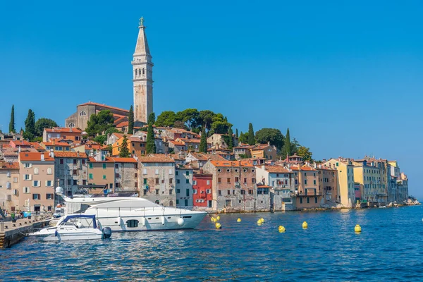 Hırvat kenti Rovinj güneşli bir günde izlendi