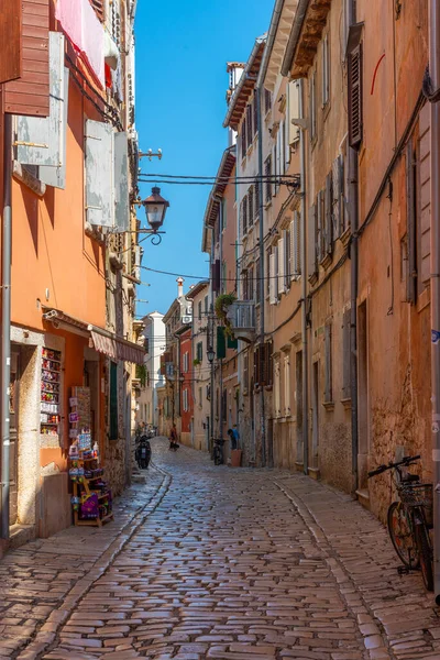 Vue Une Rue Piétonne Rovinj Croatie — Photo