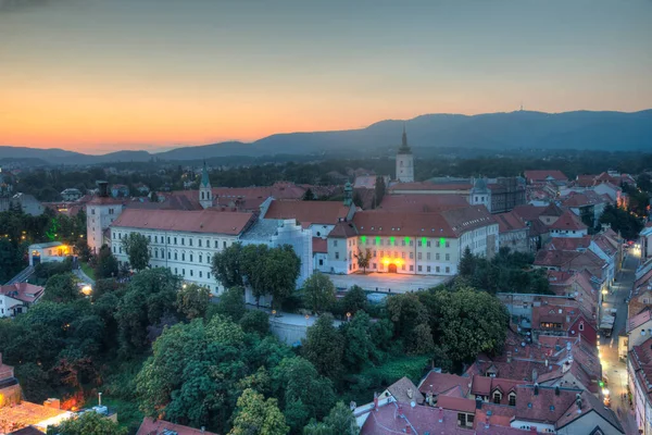 Hırvatistan 'ın üst Zagreb kentinde günbatımı hava manzarası