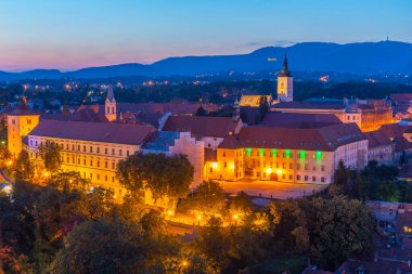 Hırvatistan 'ın üst Zagreb kentinde günbatımı hava manzarası