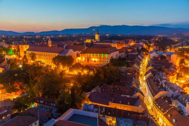 Hırvatistan 'ın üst Zagreb kentinde günbatımı hava manzarası