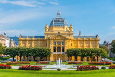 Zagreb ve Hırvatistan 'da sarı sanat pavyonu