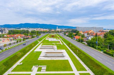 Hırvatistan 'ın Zagreb kentindeki çeşme parkının hava manzarası