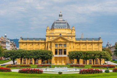 Zagreb ve Hırvatistan 'da sarı sanat pavyonu