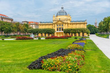 Zagreb ve Hırvatistan 'da sarı sanat pavyonu