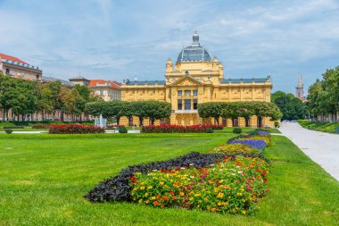 Zagreb ve Hırvatistan 'da sarı sanat pavyonu