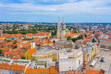 Hırvatistan 'ın Zagreb kentindeki Ban Jelaciç meydanının hava manzarası
