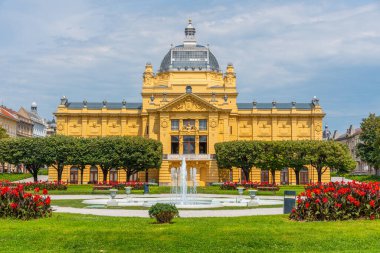 Zagreb ve Hırvatistan 'da sarı sanat pavyonu