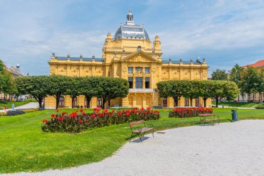 Zagreb ve Hırvatistan 'da sarı sanat pavyonu