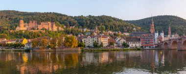 Neckar nehrinin arkasındaki Heidelberg Panoraması, Alman