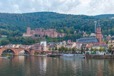 Almanya 'nın Neckar nehrinin arkasındaki Heidelberg Panoraması