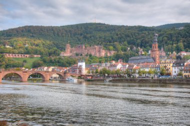 Almanya 'nın Neckar nehrinin arkasındaki Heidelberg Panoraması
