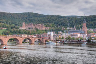 Almanya 'nın Neckar nehrinin arkasındaki Heidelberg Panoraması