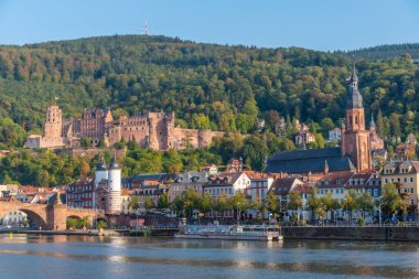 Almanya 'nın Neckar nehrinin arkasındaki Heidelberg Panoraması