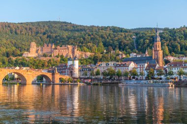 Almanya 'nın Neckar nehrinin arkasındaki Heidelberg Panoraması