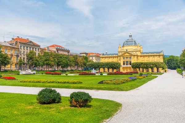 Жовтий Художній Павільйон Загребі Хорватія — стокове фото
