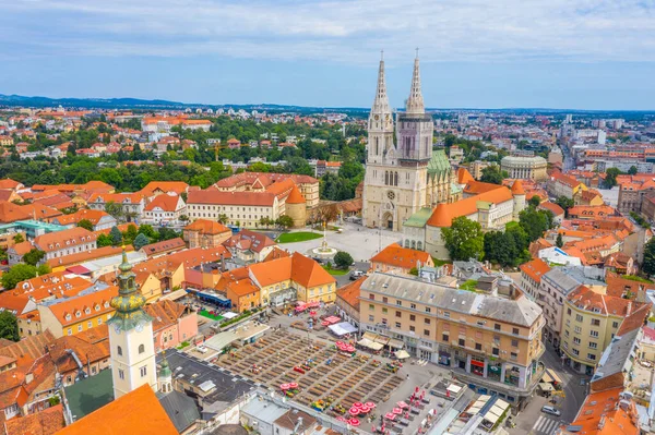 Zagreb ve Dolac pazarının katedralinin hava manzarası, Hırvatistan