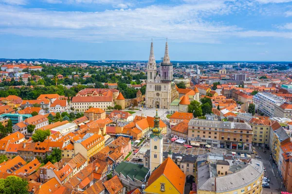 Zagreb ve Dolac pazarının katedralinin hava manzarası, Hırvatistan