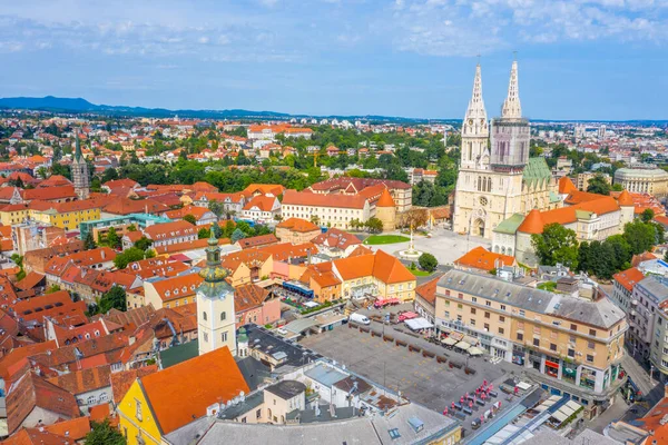 Zagreb ve Dolac pazarının katedralinin hava manzarası, Hırvatistan
