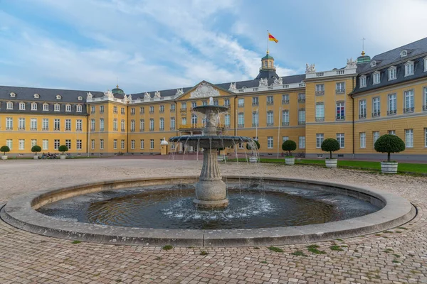 Палац Карлсруе Під Час Сонячного Дня Німеччині — стокове фото