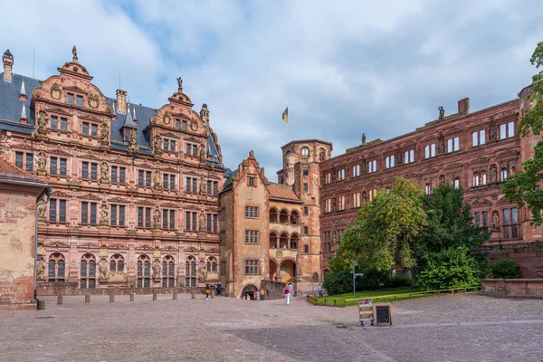 Almanya 'nın Heidelberg kentindeki sarayın ana avlusu.