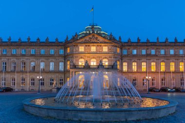 Almanya 'nın Stuttgart kentindeki yeni sarayın günbatımı manzarası