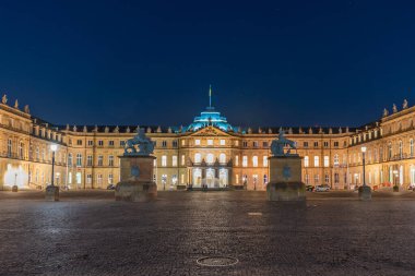 Almanya 'nın Stuttgart kentindeki yeni sarayın günbatımı manzarası