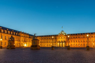 Almanya 'nın Stuttgart kentindeki yeni sarayın gün doğumu manzarası