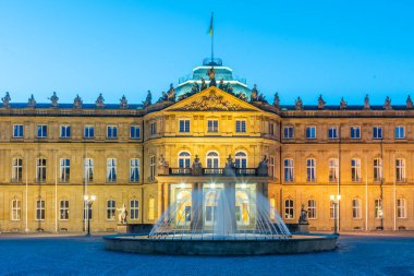 Almanya 'nın Stuttgart kentindeki yeni sarayın gün doğumu manzarası