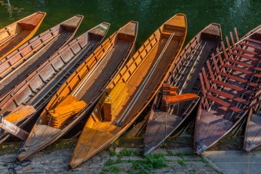 Tubingen, Almanya 'da Neckar nehri üzerinde Gondola