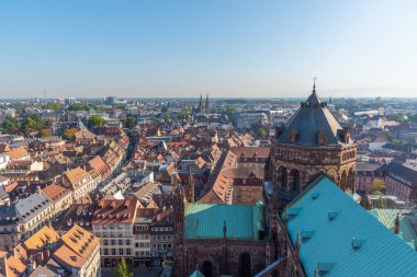 Katedralin ve Fransa 'nın eski Strasbourg kentinin havadan görünüşü