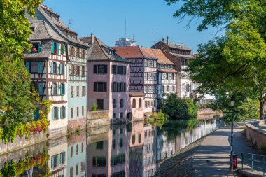 Almanya 'da Strazburg' da Petite France ilçesinde renkli evler