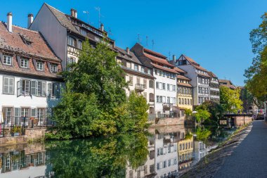 Almanya 'da Strazburg' da Petite France ilçesinde renkli evler
