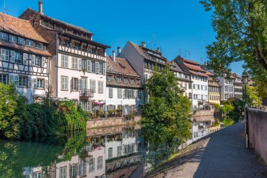 Almanya 'da Strazburg' da Petite France ilçesinde renkli evler