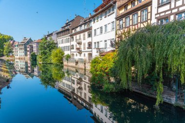 Almanya 'da Strazburg' da Petite France ilçesinde renkli evler