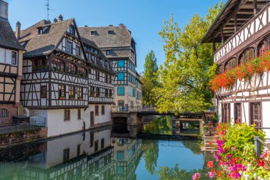 Almanya 'da Strazburg' da Petite France ilçesinde renkli evler