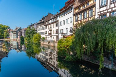 Almanya 'da Strazburg' da Petite France ilçesinde renkli evler