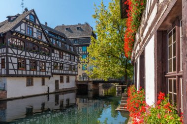 Almanya 'da Strazburg' da Petite France ilçesinde renkli evler