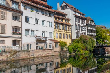 Almanya 'da Strazburg' da Petite France ilçesinde renkli evler