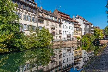Almanya 'da Strazburg' da Petite France ilçesinde renkli evler