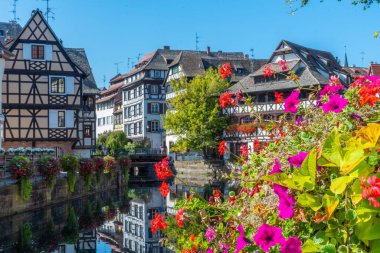 Almanya 'da Strazburg' da Petite France ilçesinde renkli evler