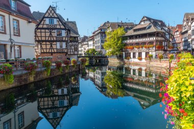 Almanya 'da Strazburg' da Petite France ilçesinde renkli evler