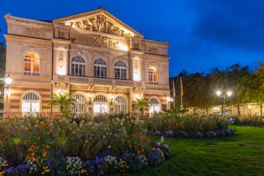Almanya 'nın Baden Baden kentindeki tiyatronun gün batımı manzarası