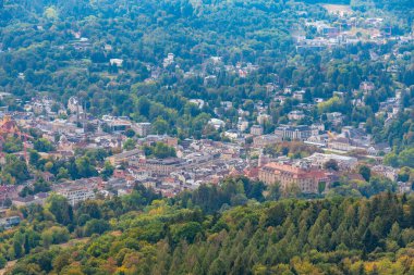 Almanya 'nın Baden Baden şehrinin havadan görünüşü