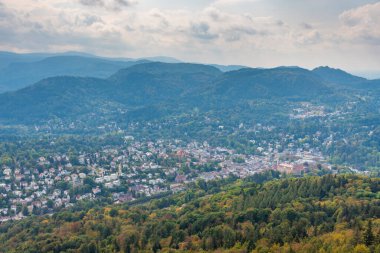 Almanya 'nın Baden Baden şehrinin havadan görünüşü